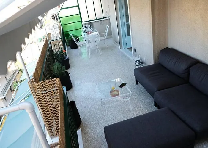 The Captains Flat On The Roof