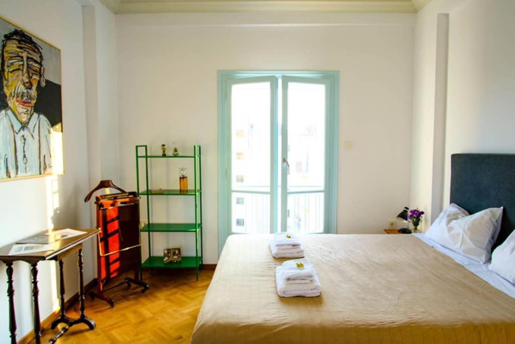 The Captains Flat On The Roof Athènes